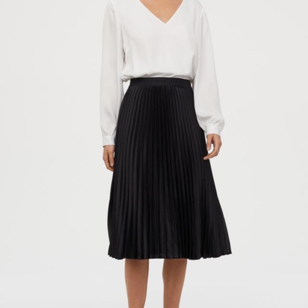 H&M Black Pleated Midi Skirt